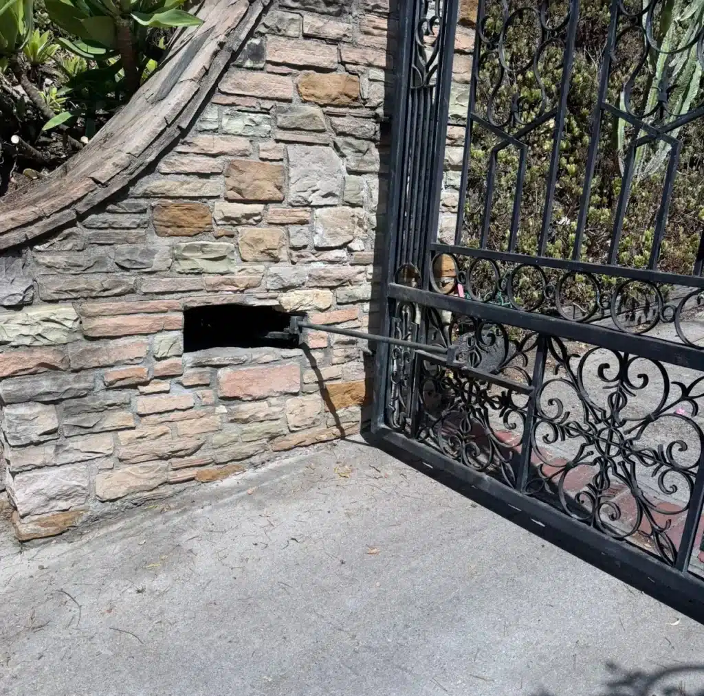 electric gate repair in Pasadena