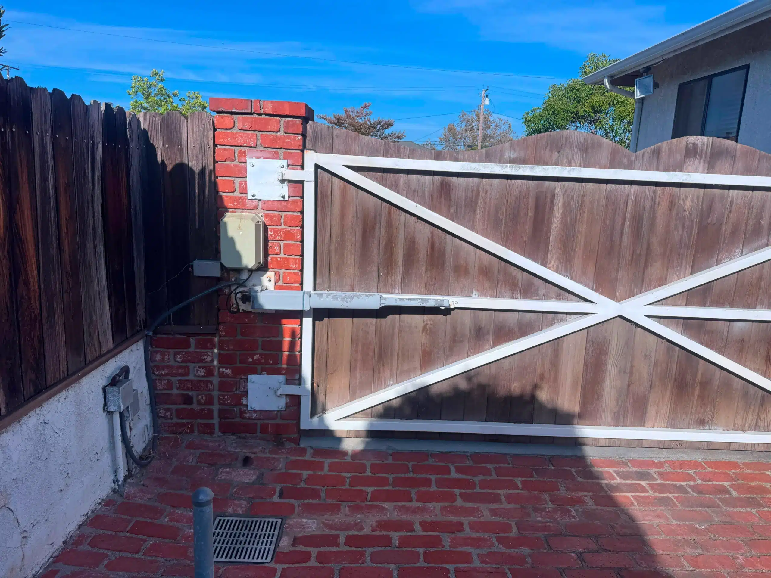Electric gate repair service technician repairing a gate motor in Los Angeles